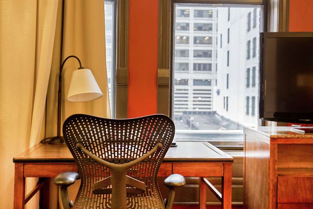 Фото Hilton Garden Inn Milwaukee Downtown