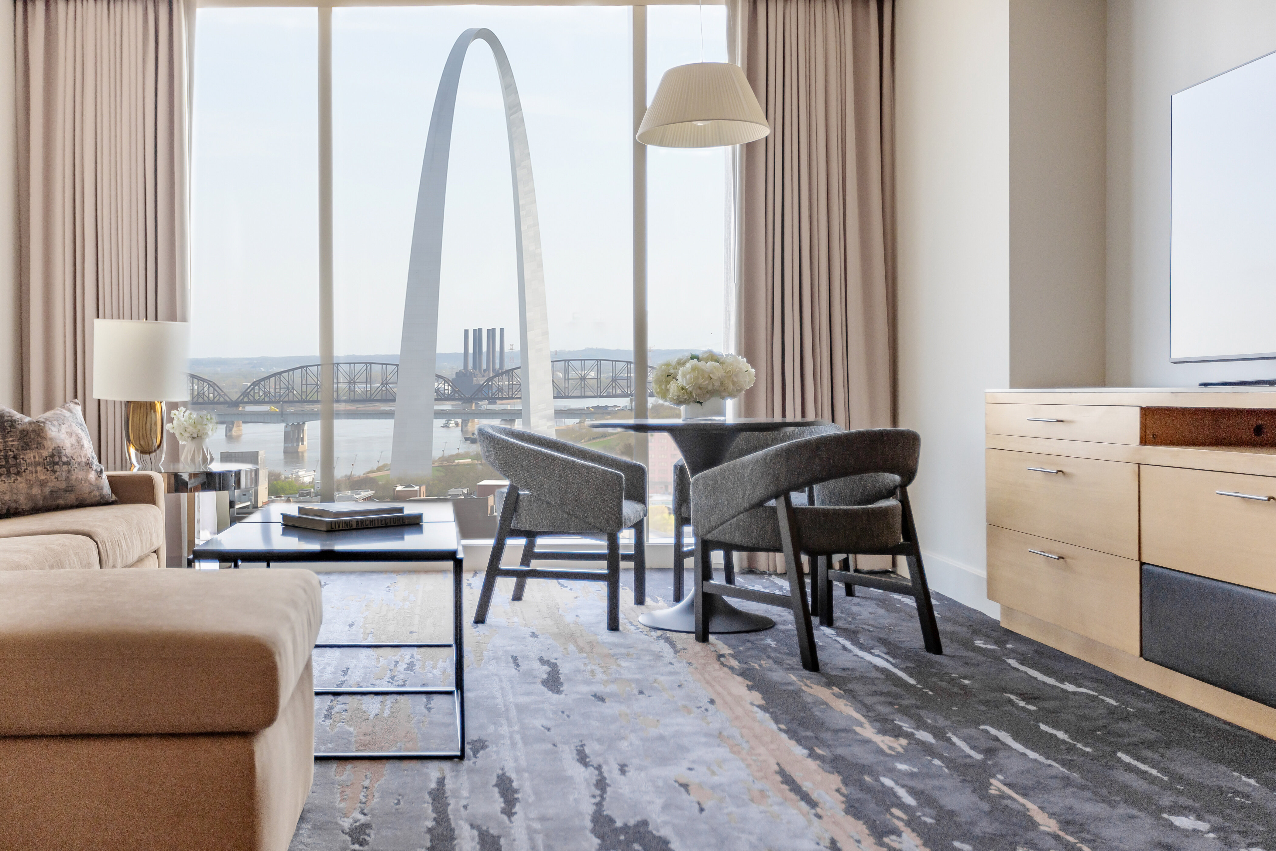 Фото Four Seasons Hotel St Louis