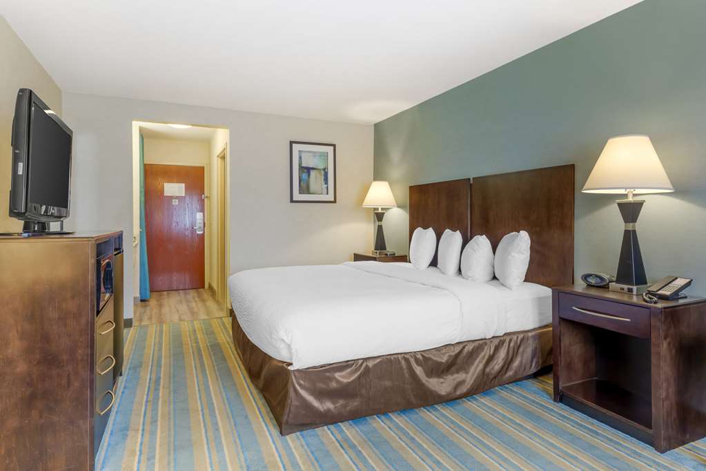 Фото Best Western Plus Berkshire Hills Inn & Suites