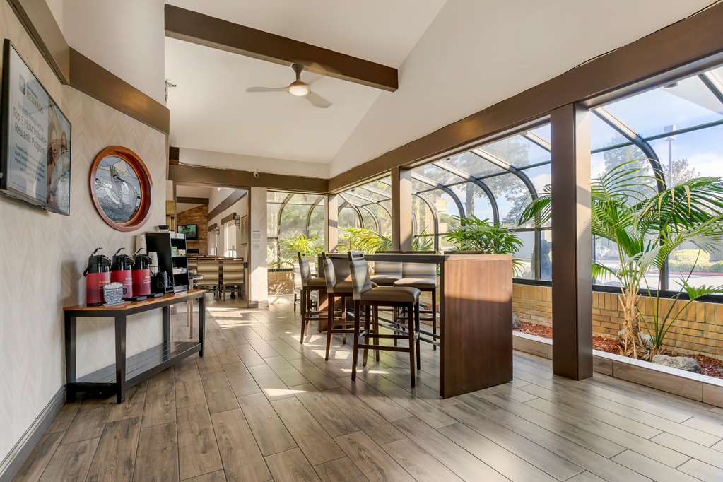 Фото Best Western Plus Forest Park Inn