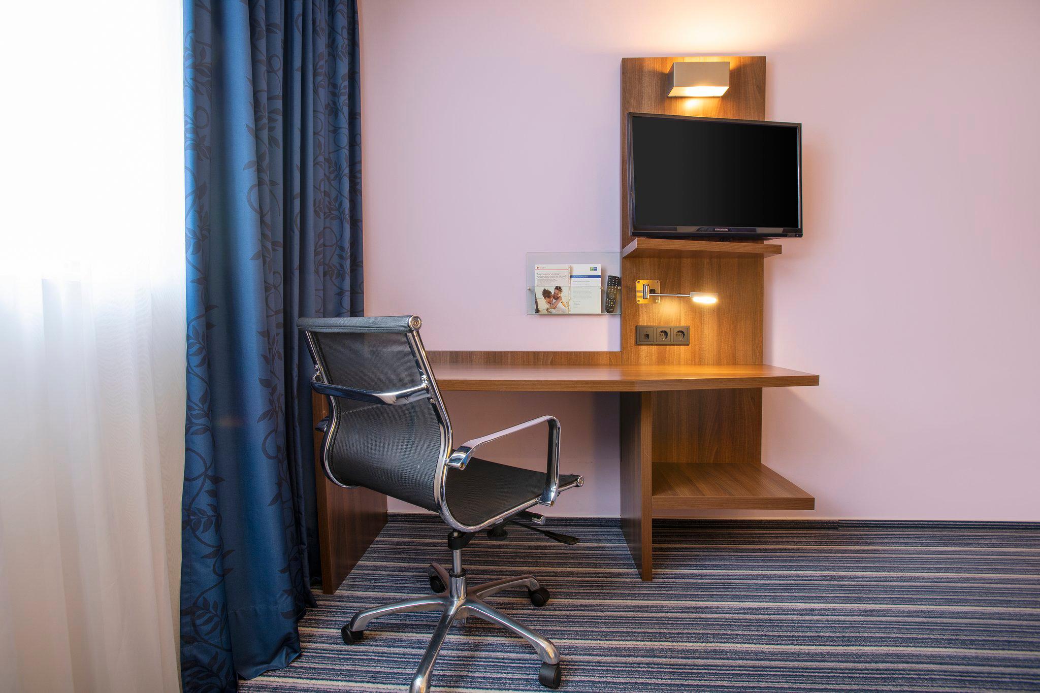 Фото Holiday Inn Express Neunkirchen