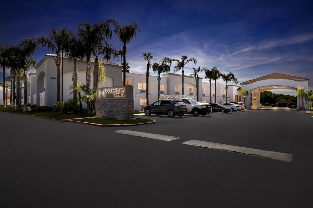 Фото Hourglass Hotel, Ascend Hotel Collection