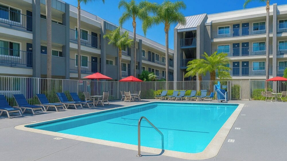 Фото Motel 6 Anaheim Maingate