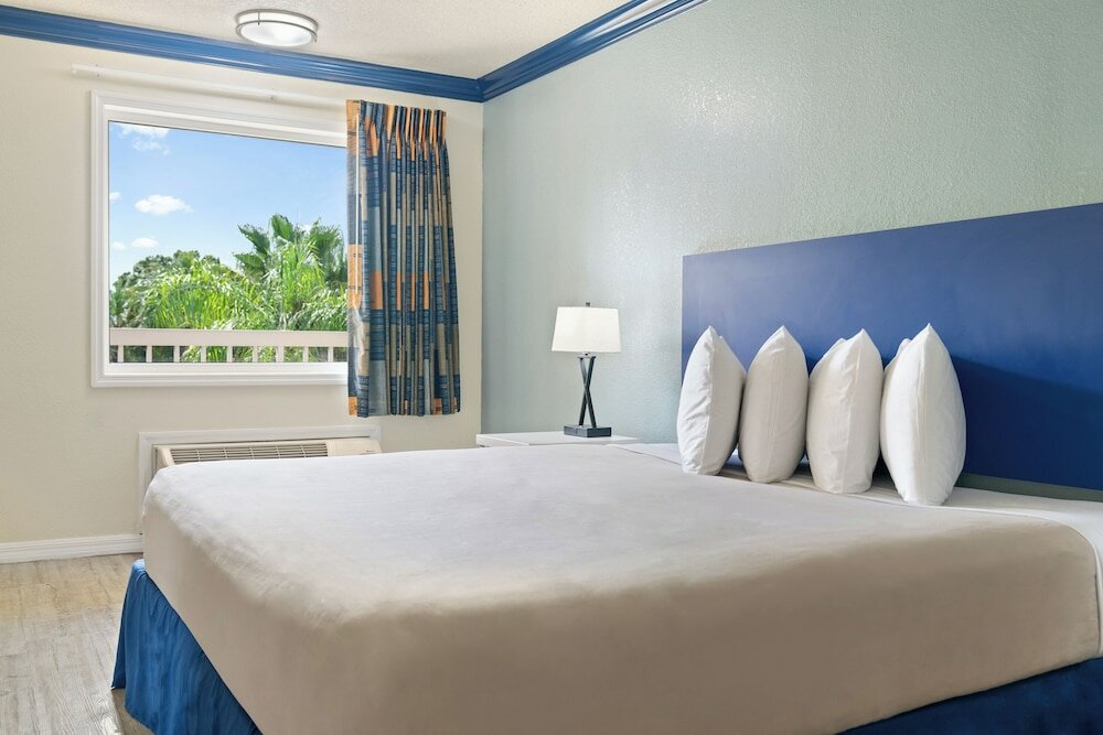 Фото SureStay Plus by Best Western Orlando International Drive