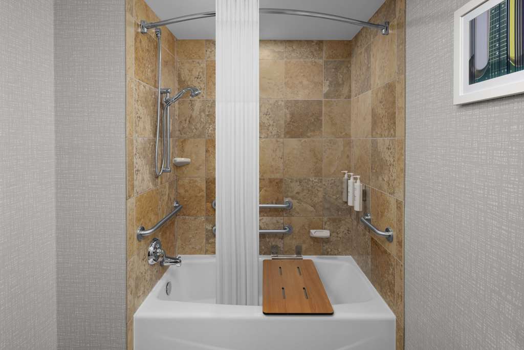 Фото Hampton Inn Cleveland-Downtown