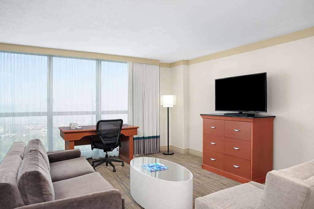 Фото Doubletree by Hilton Hotel Miami Airport & Convention Center