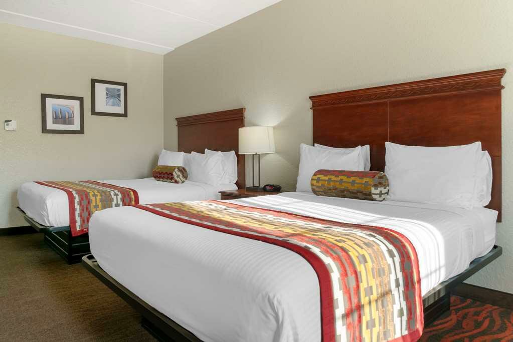 Фото Best Western Executive Inn & Suites