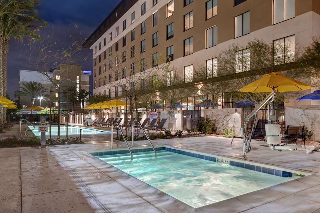 Фото Hilton Garden Inn Anaheim Resort