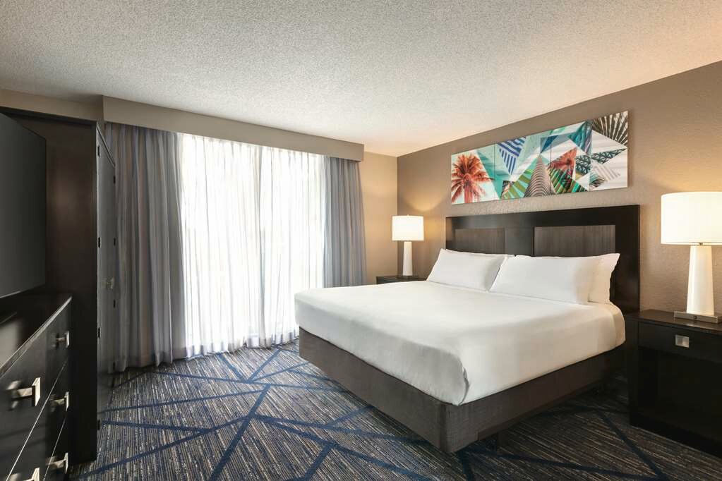 Фото Embassy Suites by Hilton Miami International Airport