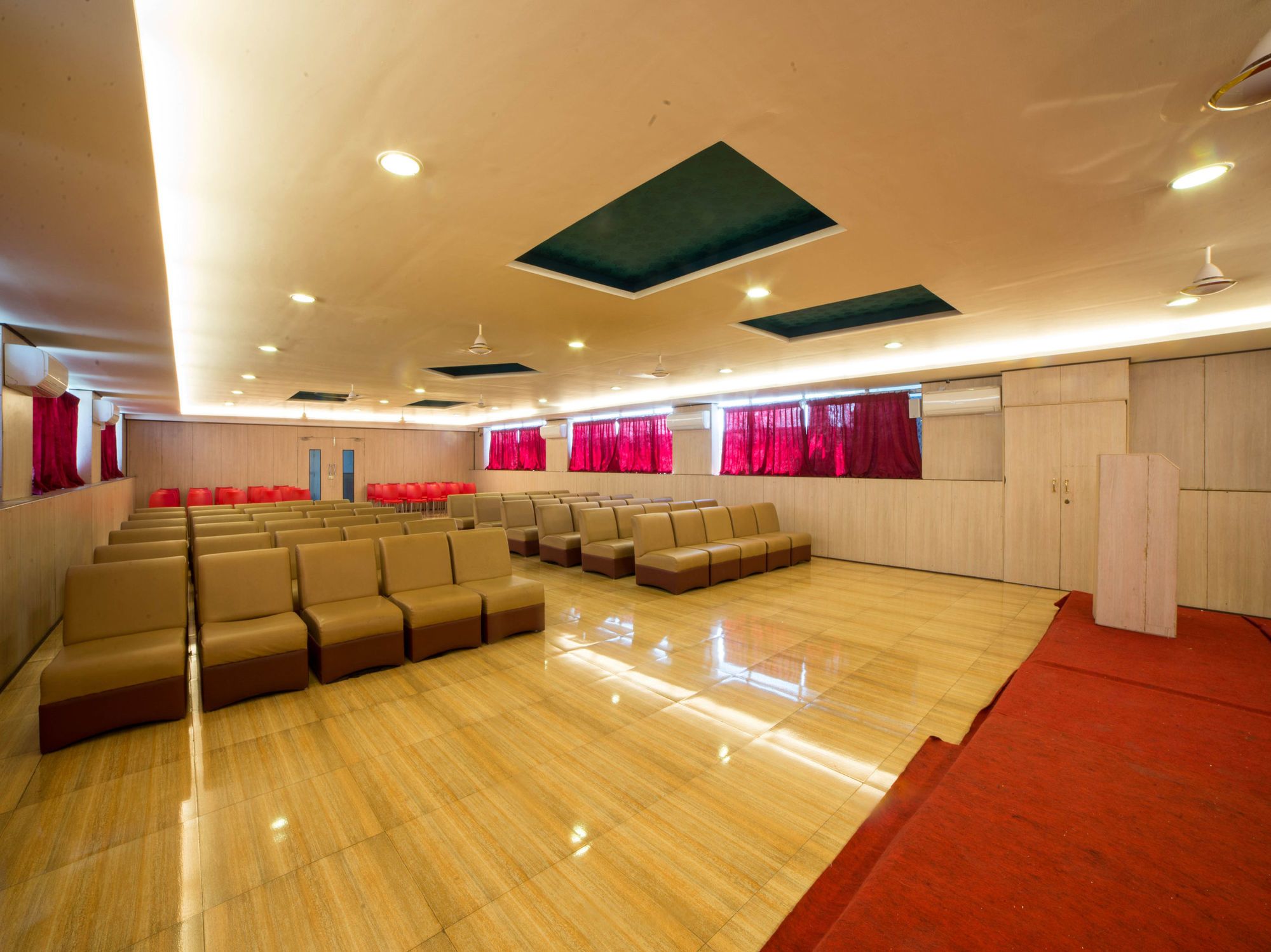 Фото Oyo 11585 Hotel Shreenithi