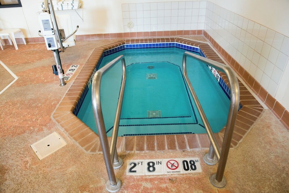 Фото Holiday Inn Express Hotel & Suites Chanhassen, an Ihg Hotel