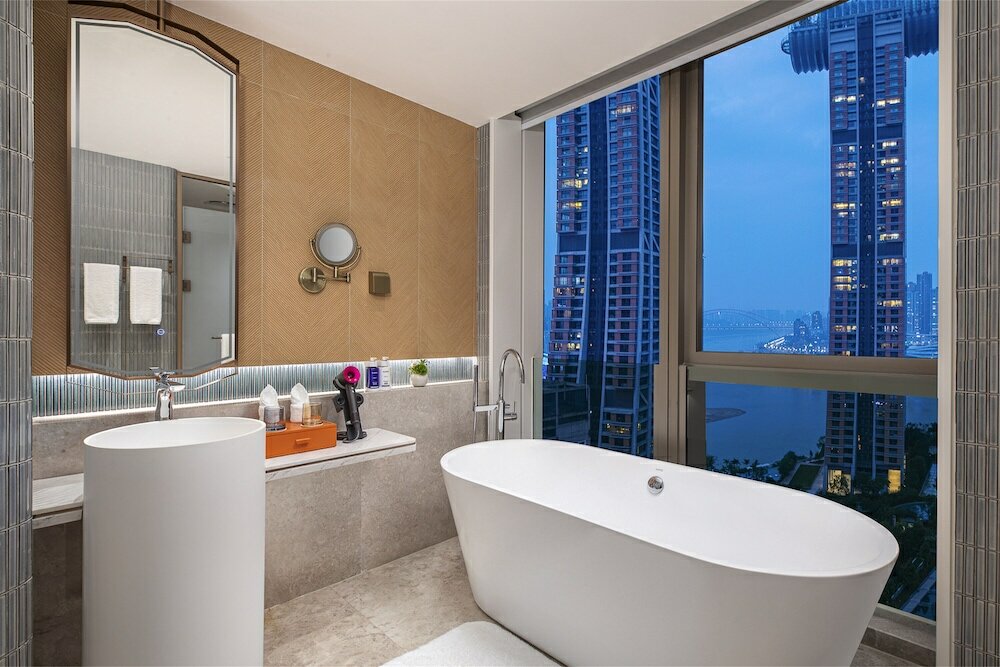 Фото Voco Chongqing Chaotianmen, an Ihg Hotel