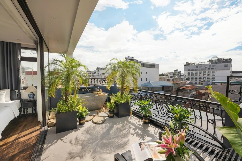 Фото Hanoi Le Chateau Hotel & SPA