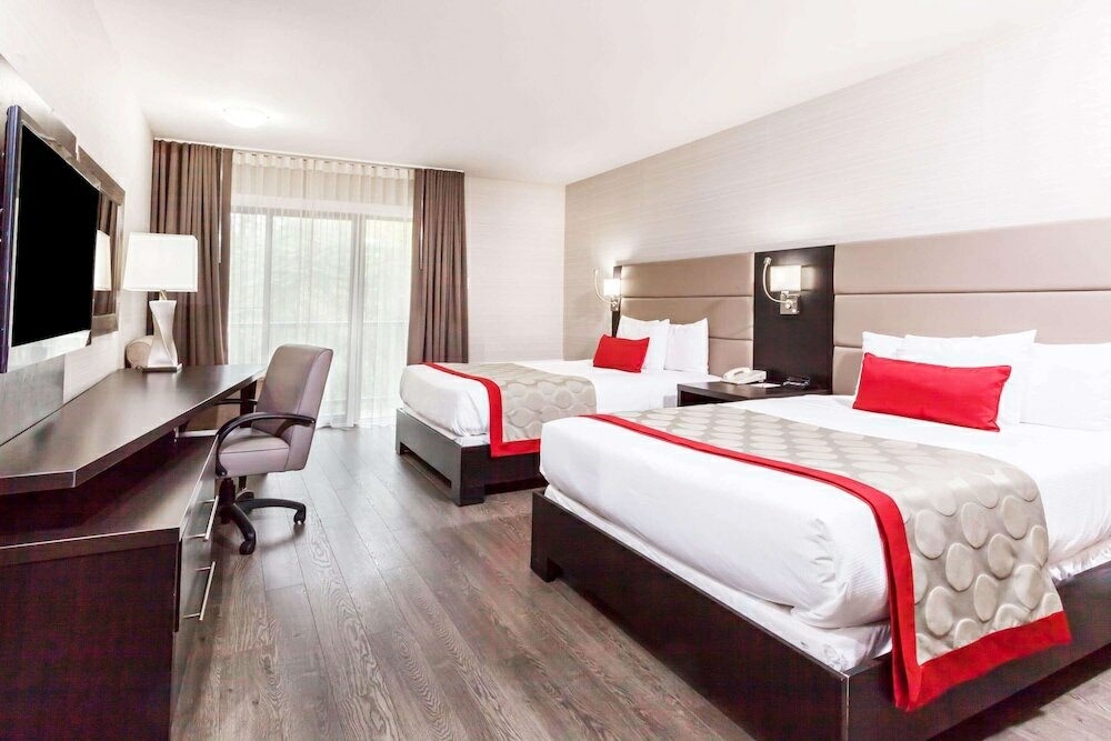 Фото Ramada by Wyndham Ottawa On The Rideau