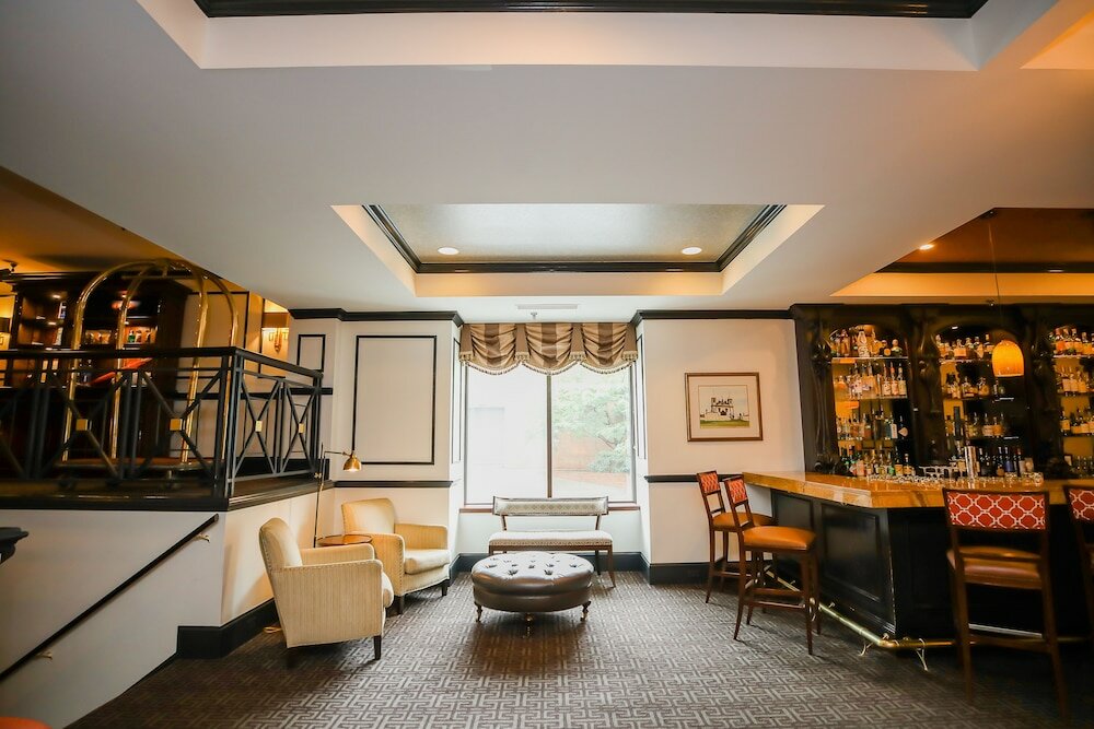 Фото The Dunhill Hotel