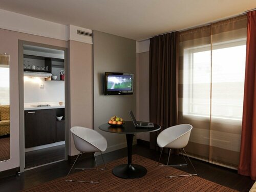 Гостиница Residence Mercure Paris la Defense Grande Arche в Уйе