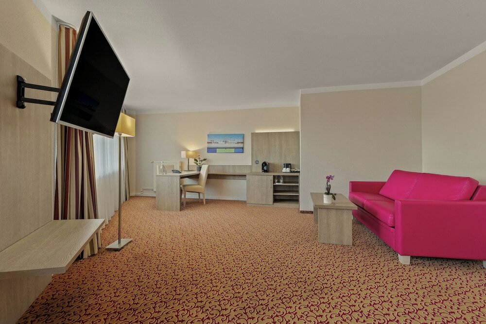 Фото Mercure Hotel Hamburg am Volkspark