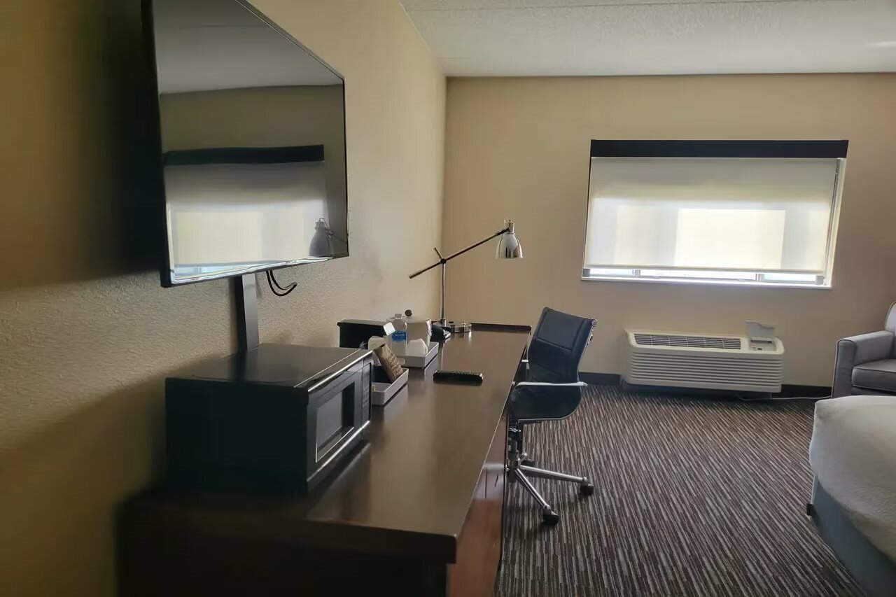 Фото Four Points by Sheraton Milwaukee Airport
