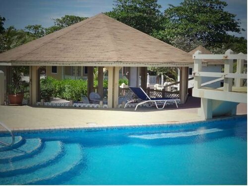 Гостиница Seagrape Plantation Resort в Гондурасе
