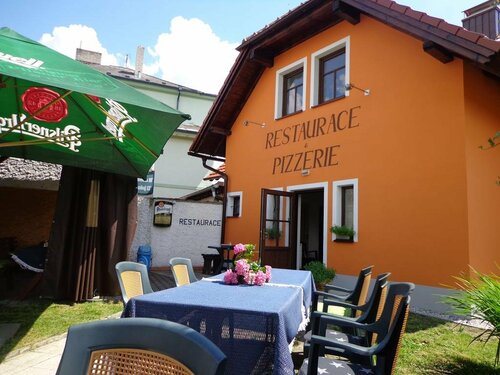 Гостиница Penzion A Restaurace U Strnada в Клатови