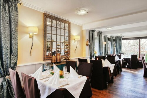 Гостиница Central-Hotel am Königshof в Фирнхайме