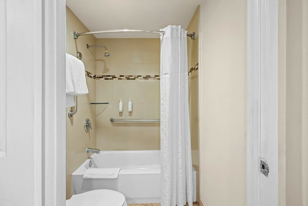 Фото Howard Johnson by Wyndham Pasadena