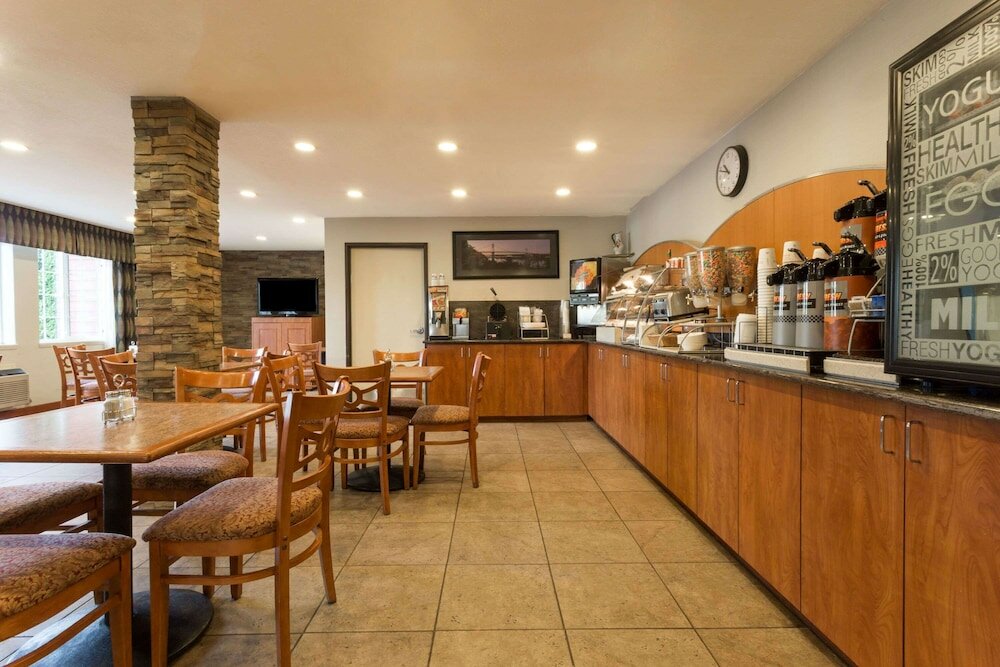 Фото Ramada by Wyndham Portland