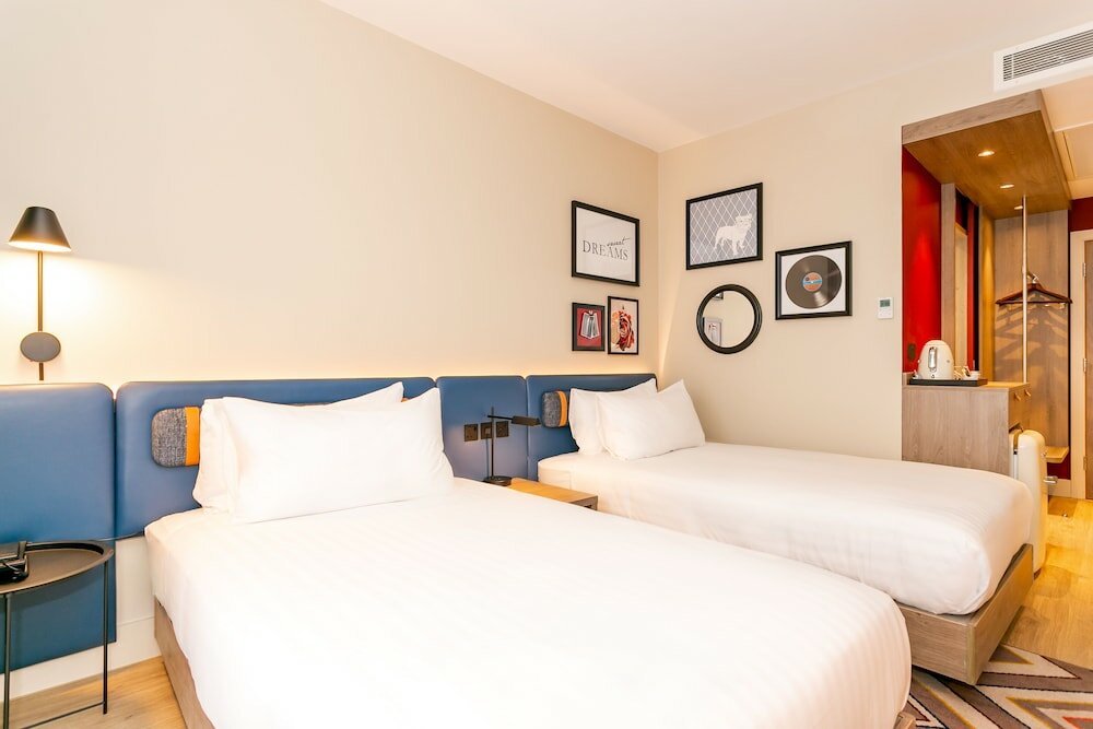 Фото Hampton by Hilton Blackburn
