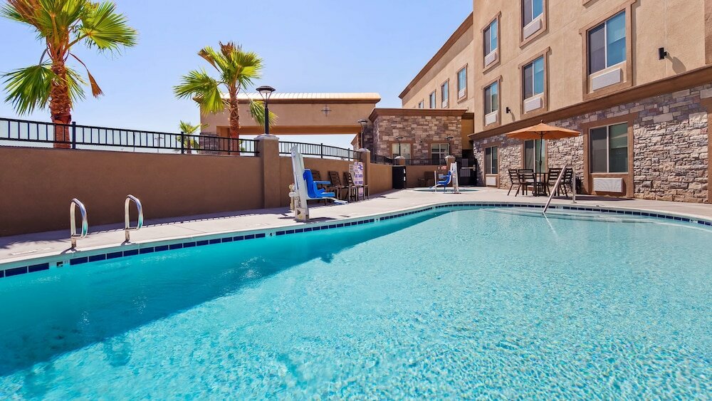 Фото Best Western Plus New Barstow Inn & Suites