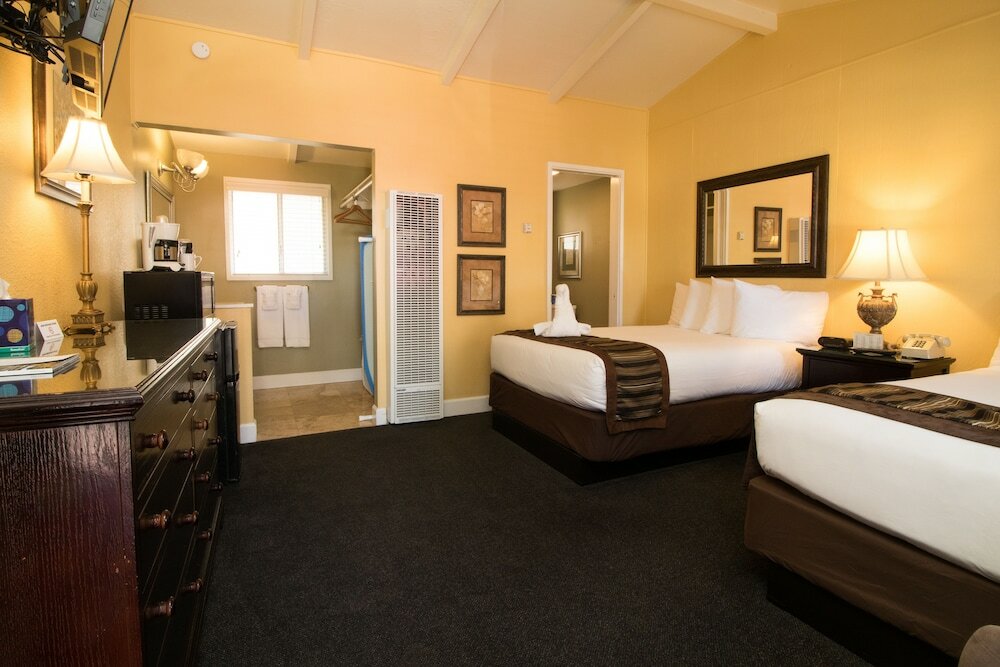 Фото Monterey Peninsula Inn
