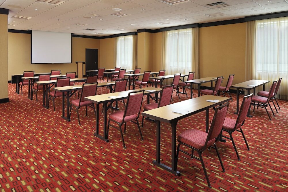 Фото Courtyard by Marriott Downtown Grand Rapids