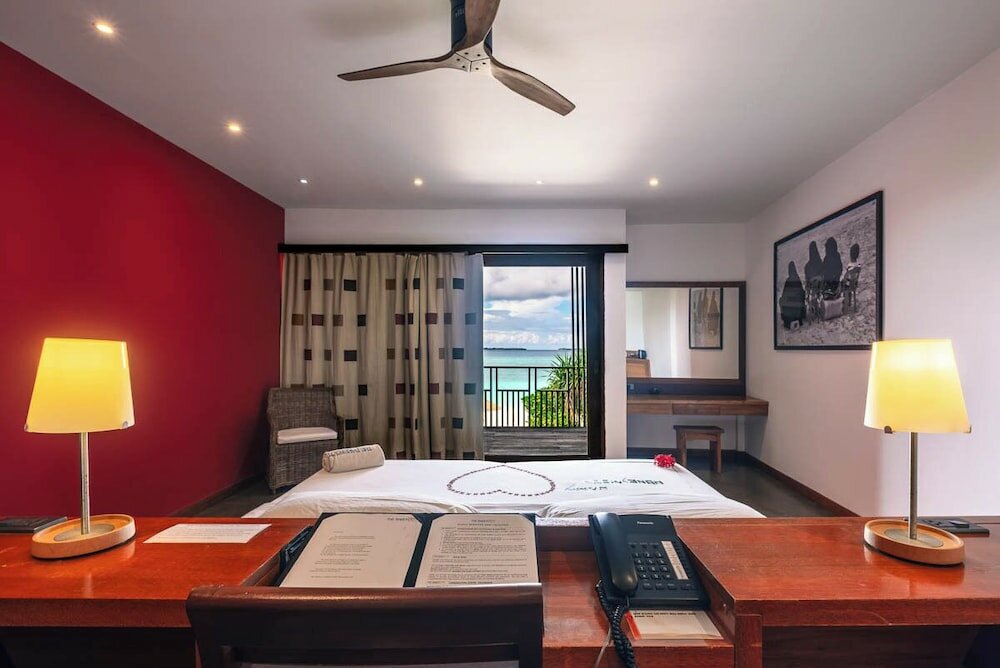 Фото The Barefoot Eco Hotel
