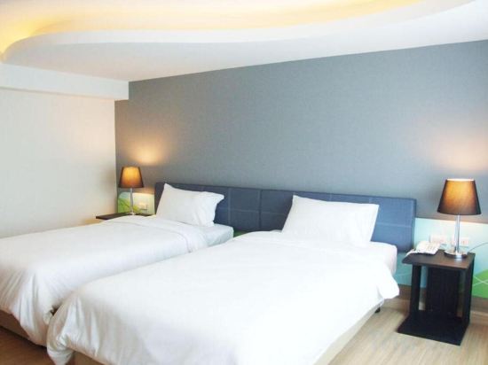 Фото Grand Tower Inn Sathorn Bangkok