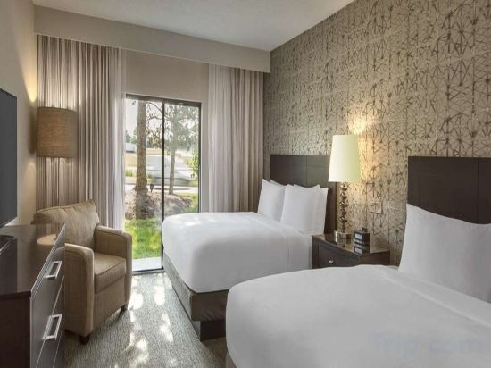 Фото DoubleTree by Hilton Chicago Wood Dale - Elk Grove