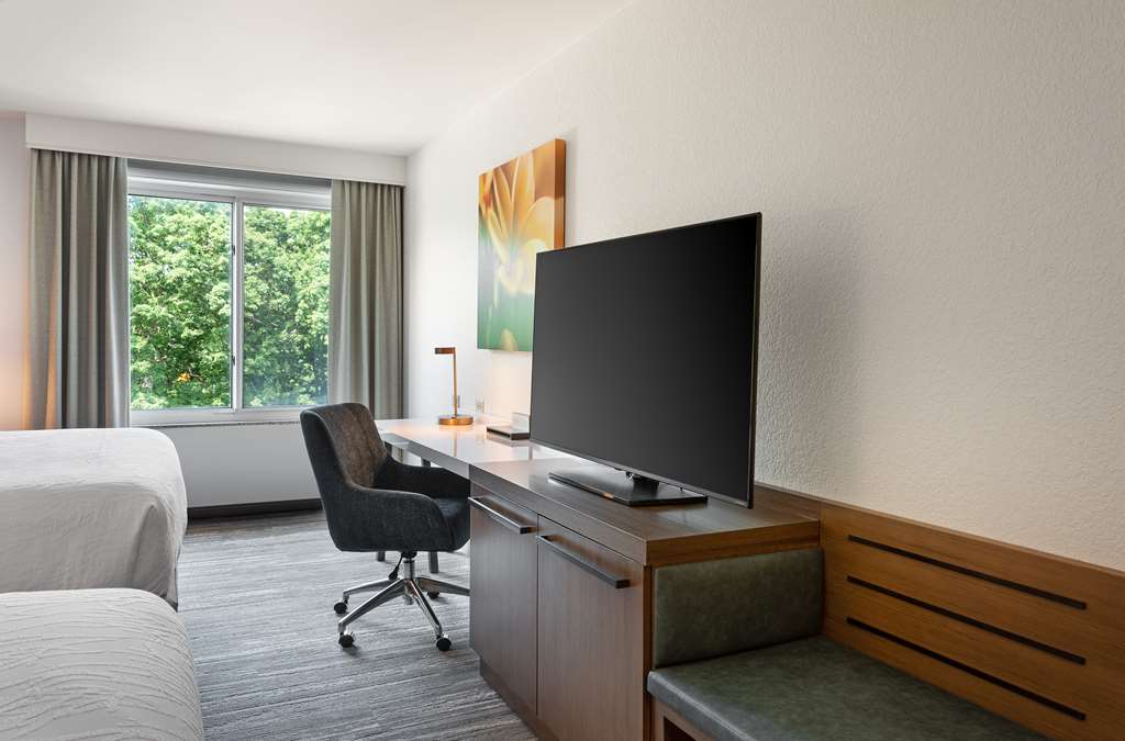 Фото Hilton Garden Inn Melville