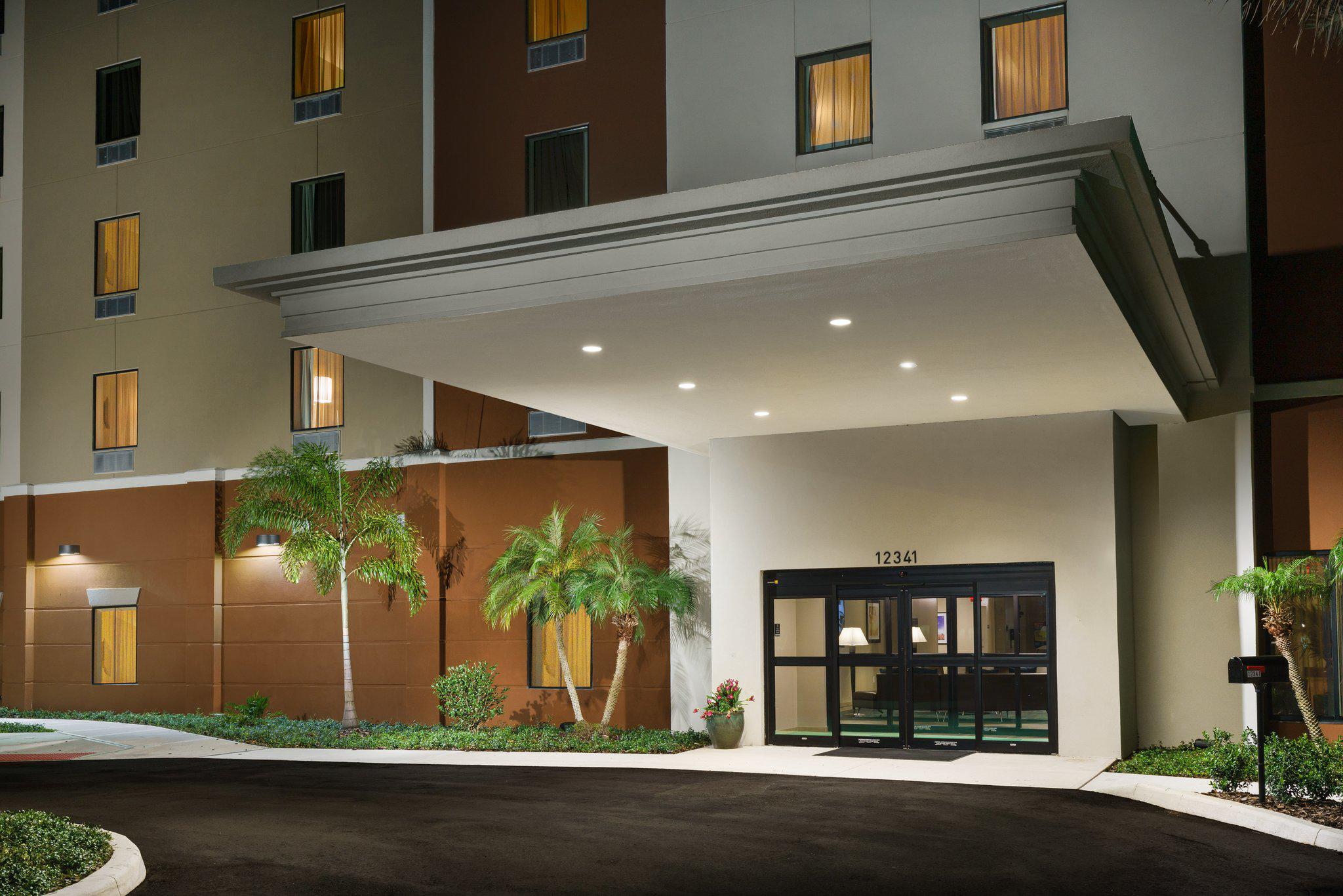 Фото Candlewood Suites Orlando - Lake Buena Vista, an Ihg Hotel