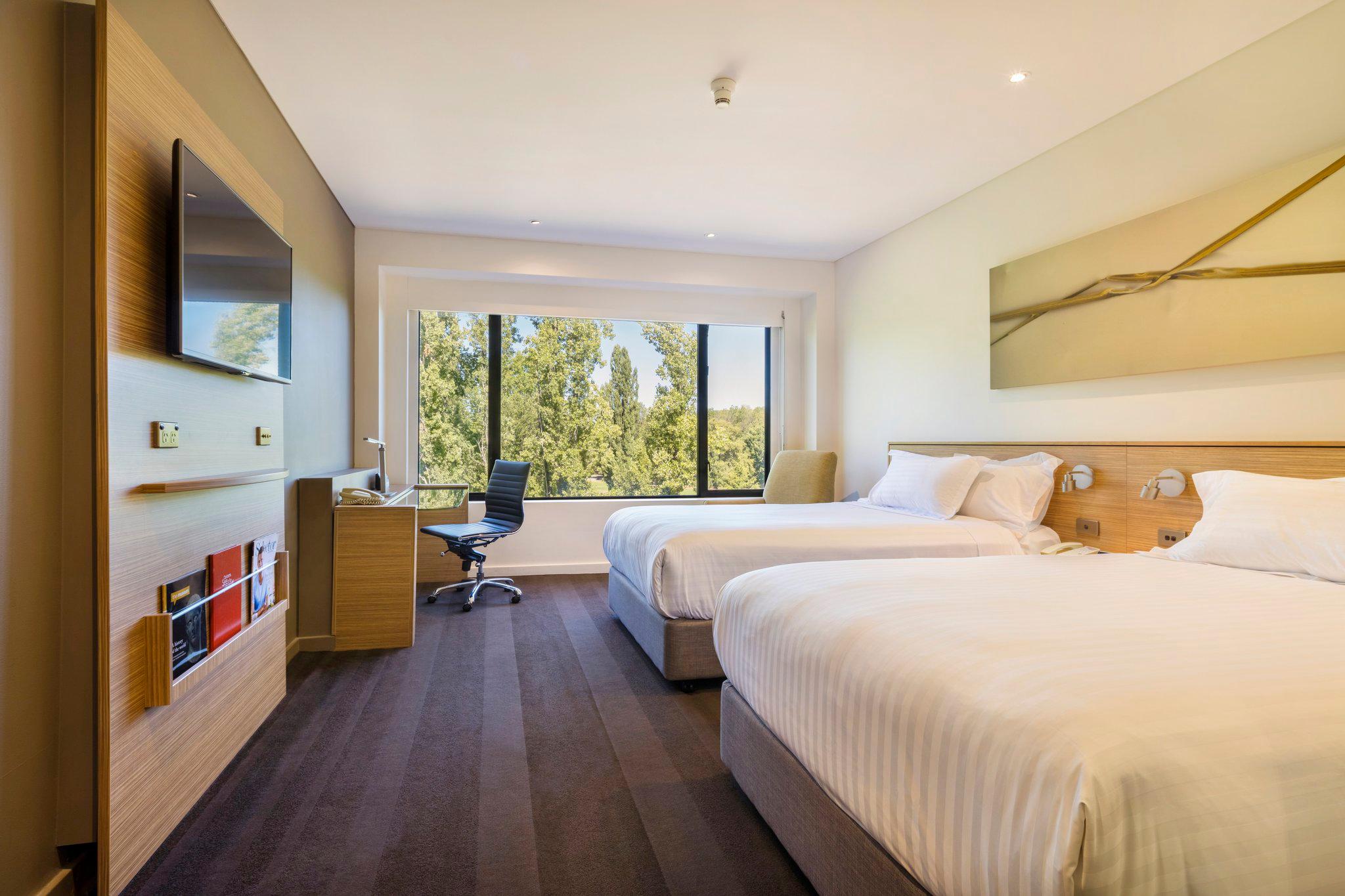 Фото Crowne Plaza Canberra