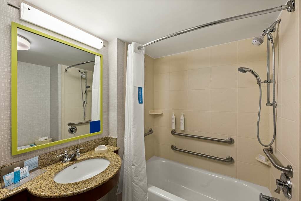 Фото Hampton Inn & Suites Poughkeepsie