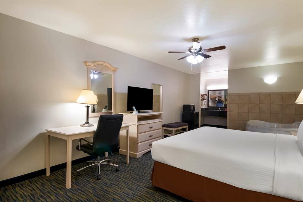 Фото SureStay Hotel by Best Western Falfurrias
