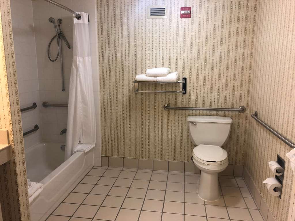 Фото Hilton Garden Inn Addison