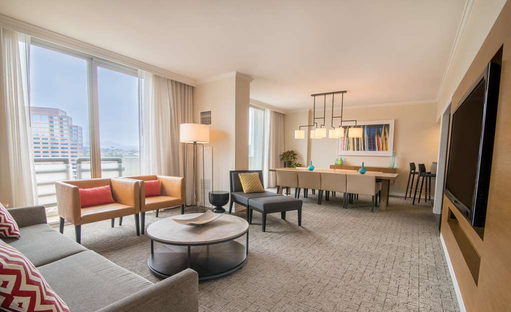 Фото DoubleTree by Hilton Hotel San Diego - Mission Valley