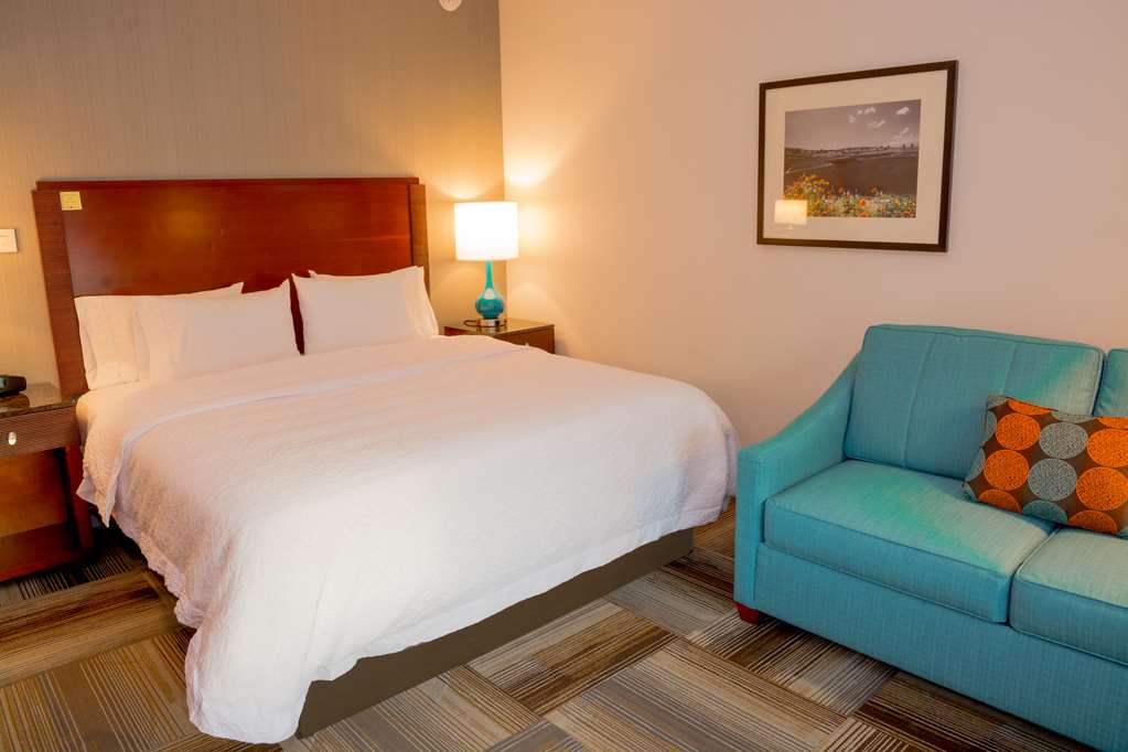 Фото Hampton Inn & Suites Riverside/Corona East