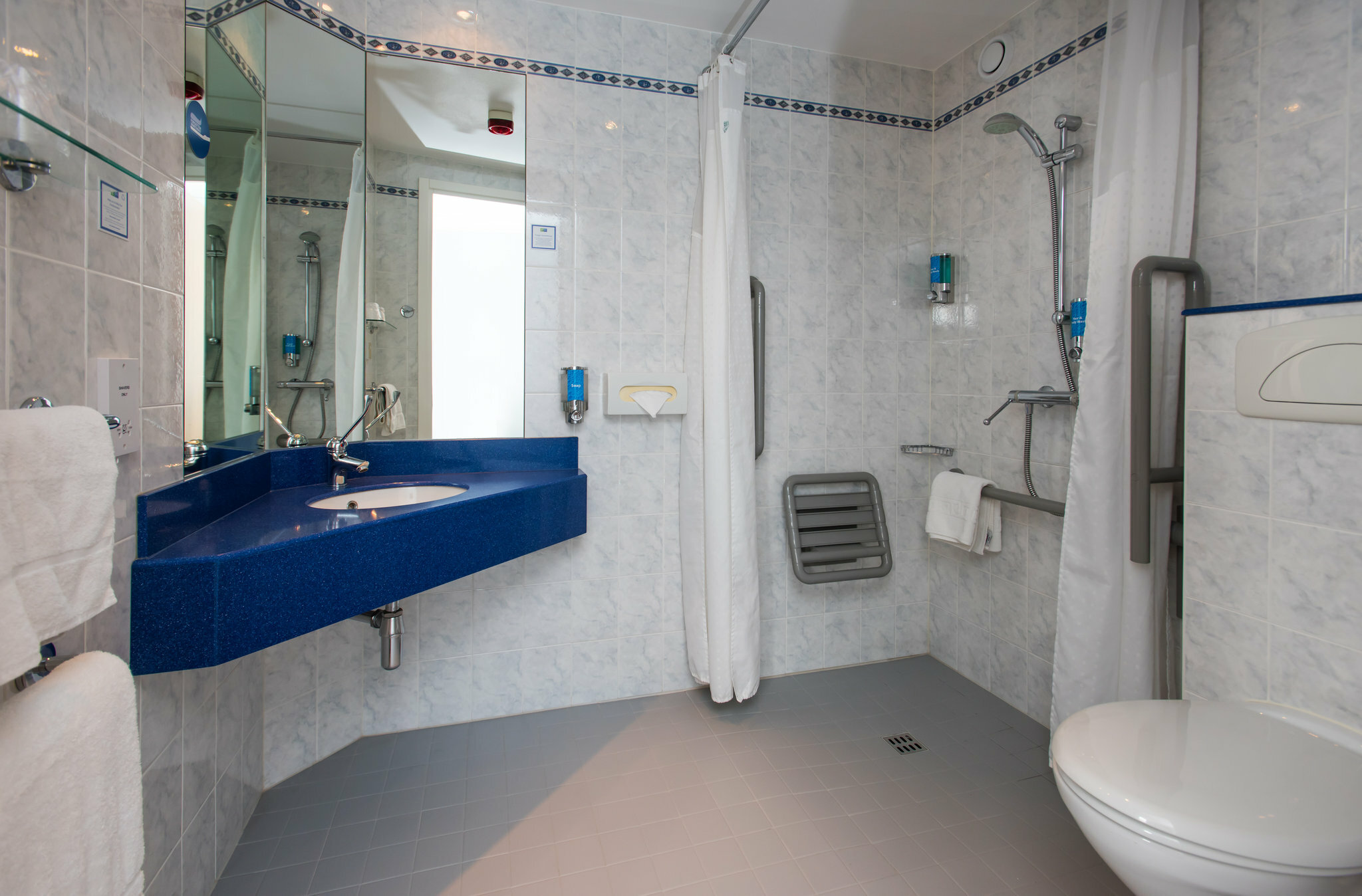 Фото Holiday Inn Express Birmingham - Oldbury, an Ihg Hotel