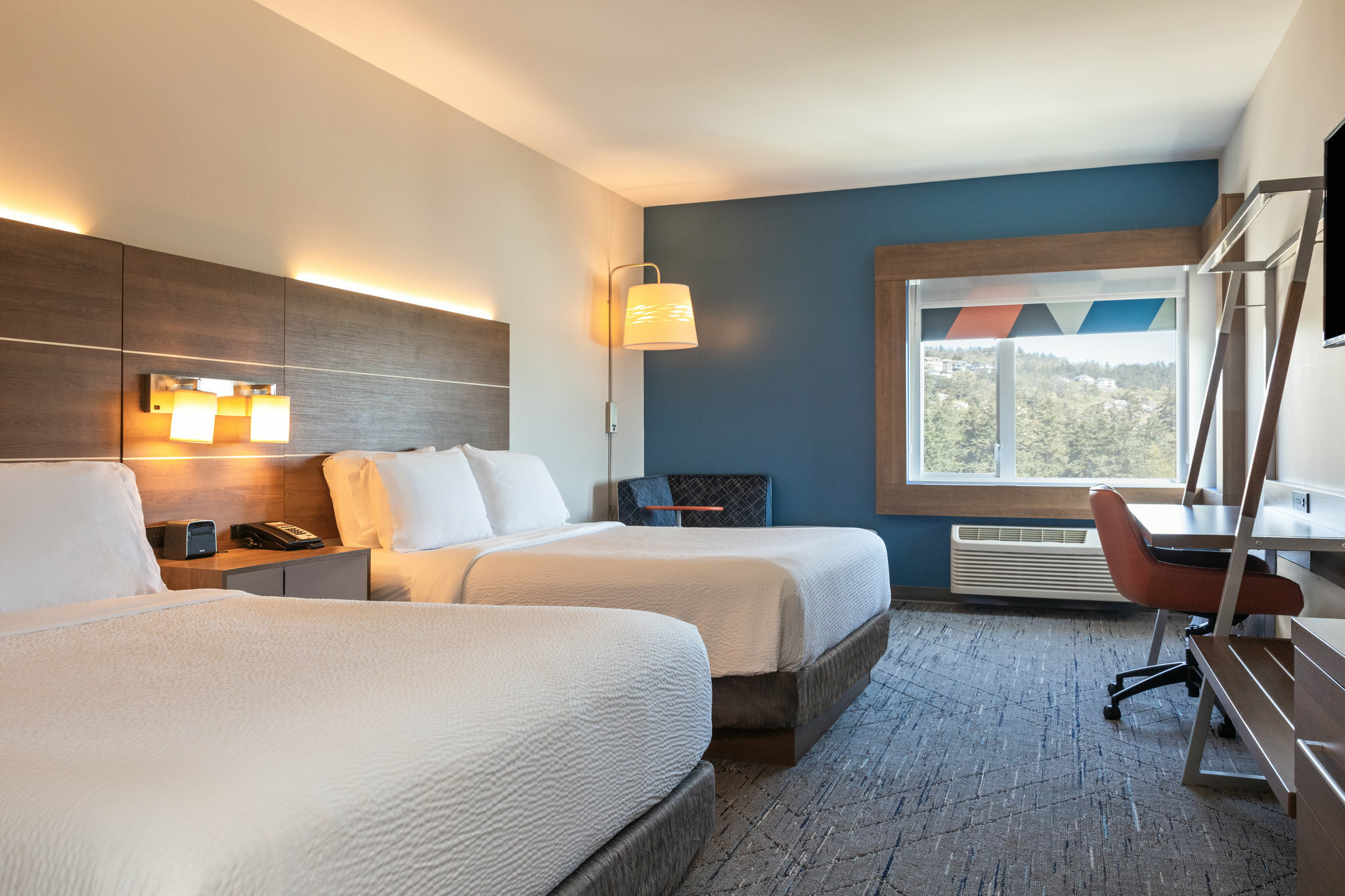 Фото Holiday Inn Express & Suites Victoria Colwood by IHG