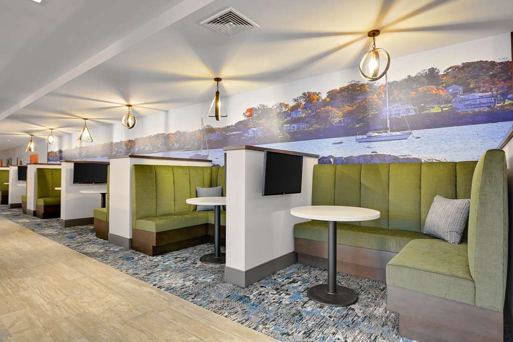 Фото Hampton Inn Salem Boston