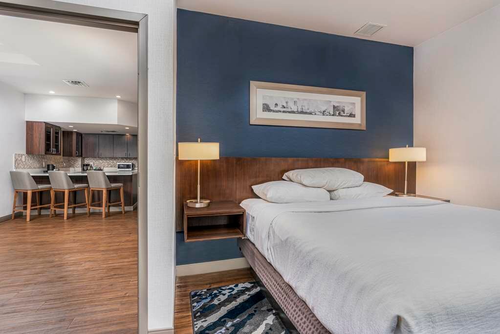 Фото Embassy Suites Indianapolis Downtown