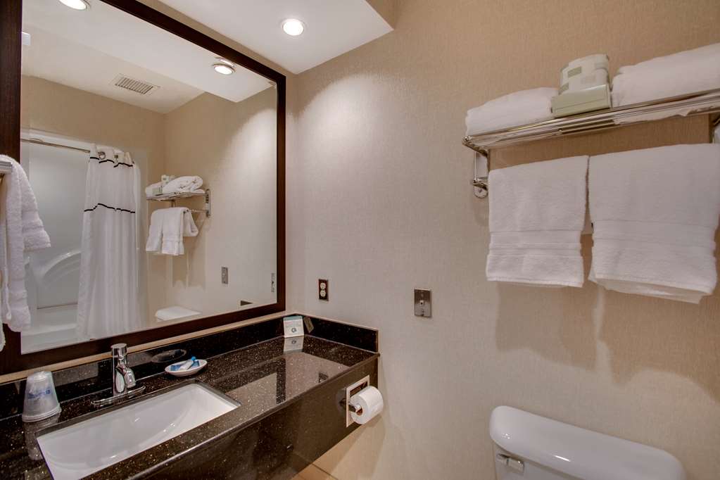 Фото Best Western Plus The Inn at Hampton