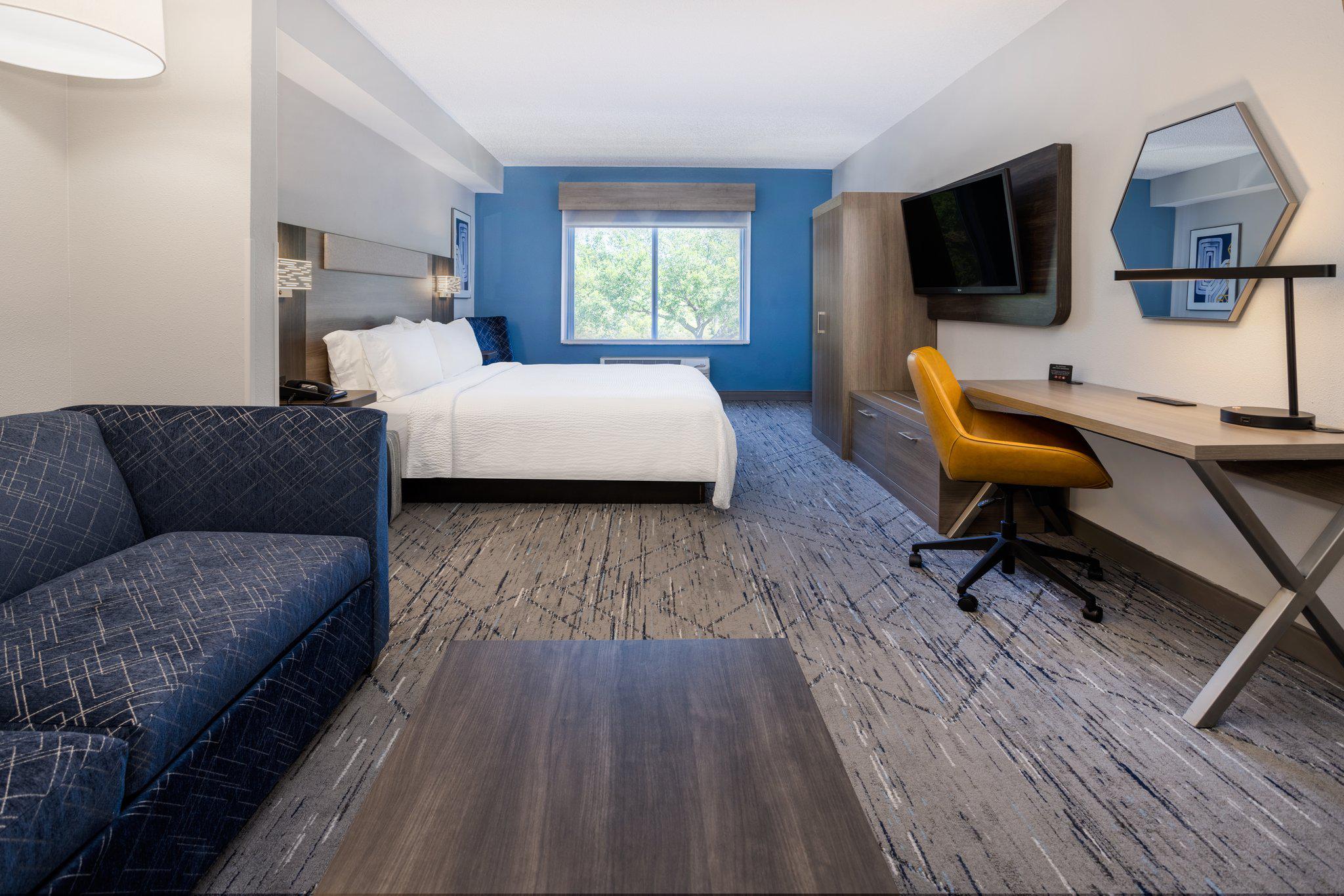 Фото Holiday Inn Express & Suites Tampa I 75 Bruce B. Downs