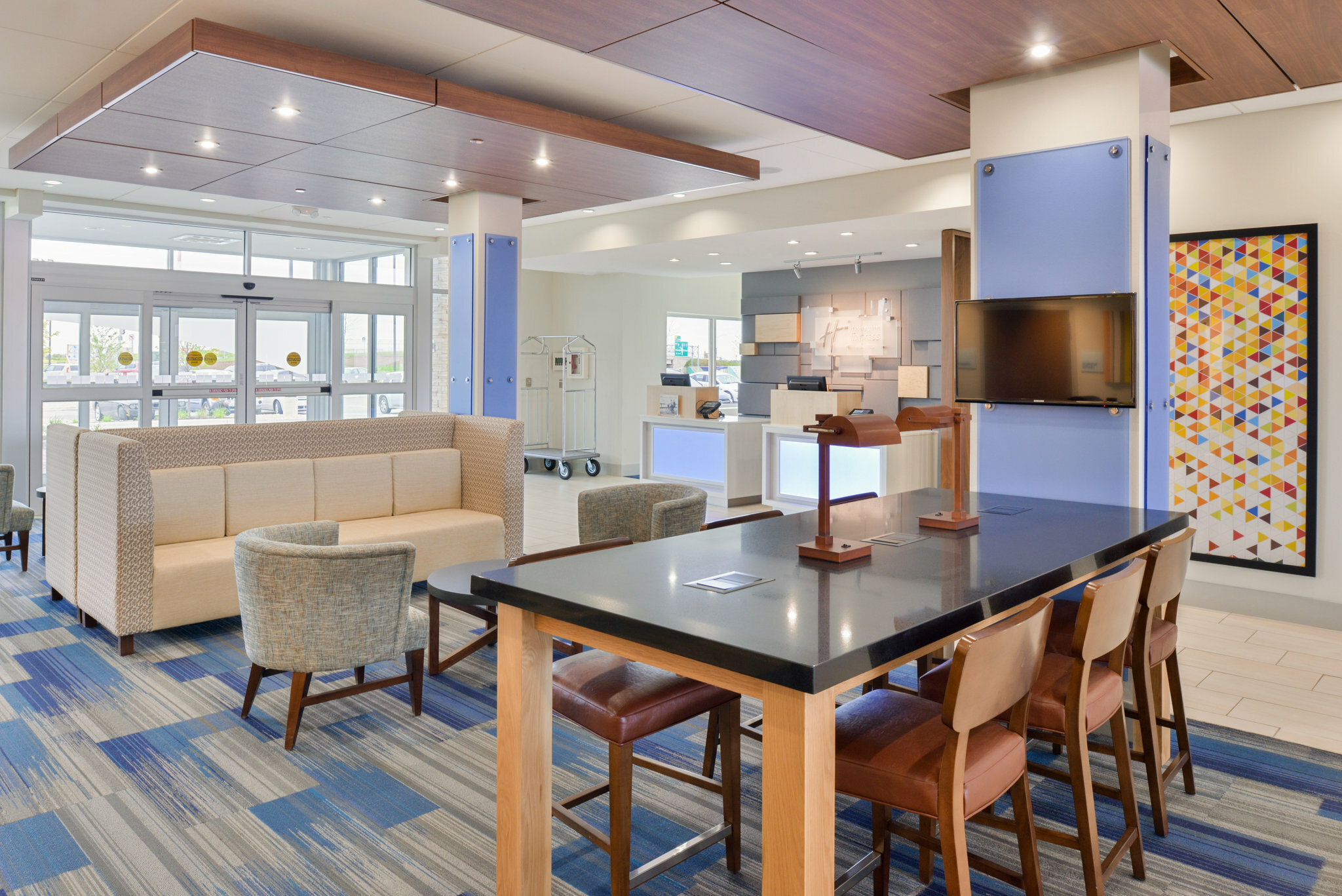 Фото Holiday Inn Express & Suites Madison, an Ihg Hotel