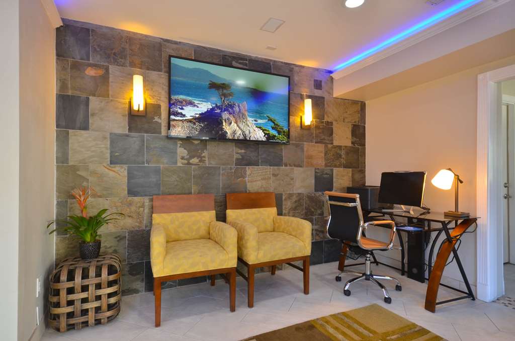 Фото Best Western The Inn & Suites Pacific Grove